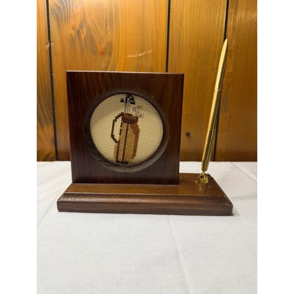Needlepoint golf wooden desk pen holder